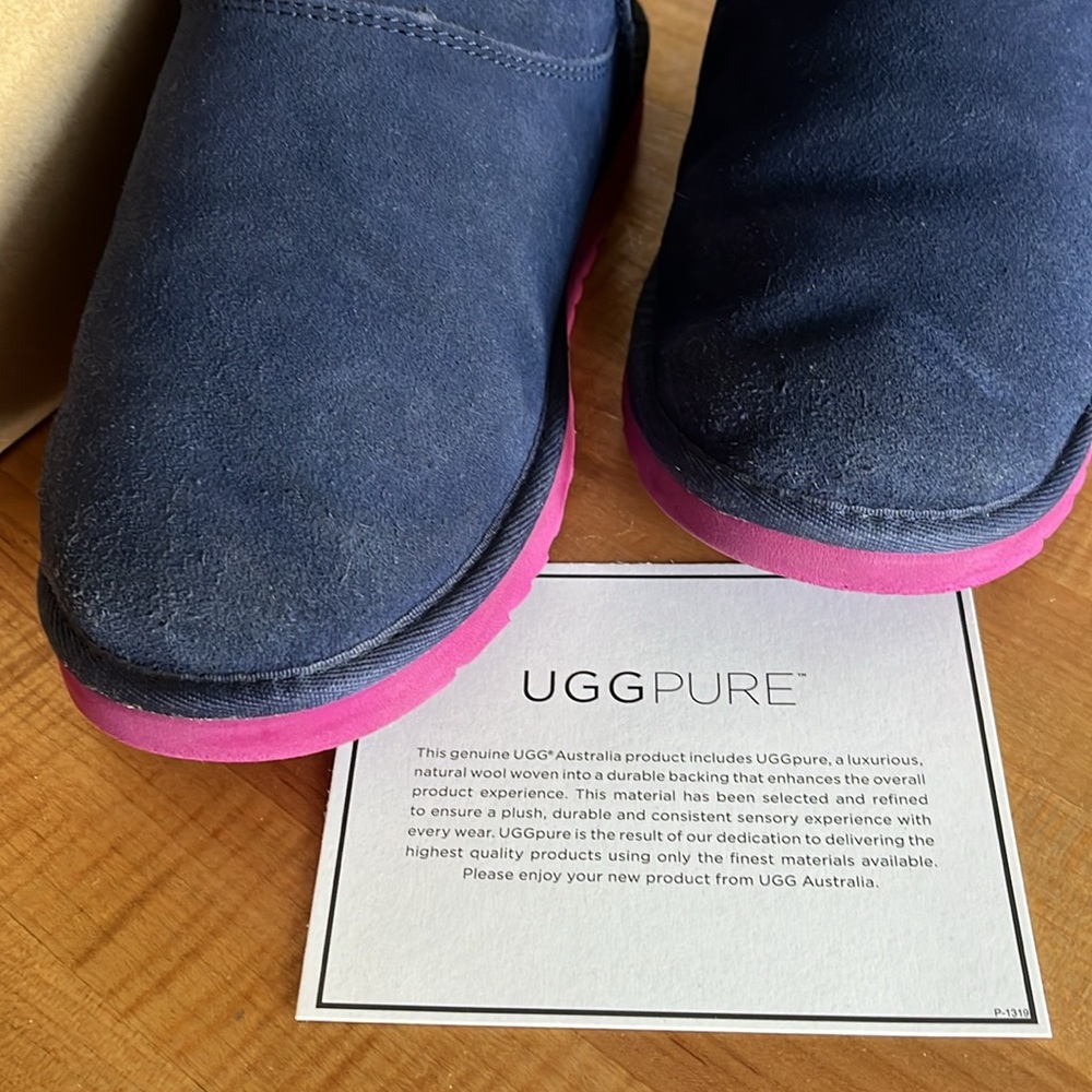 UGG AUSTRALIA KOURTNEY Bow Boots Youth Size 5 Navy Boots with Pink Sole - Picture 2 of 9